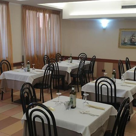 Albergo Ristorante Il Delfino Novare Extérieur photo