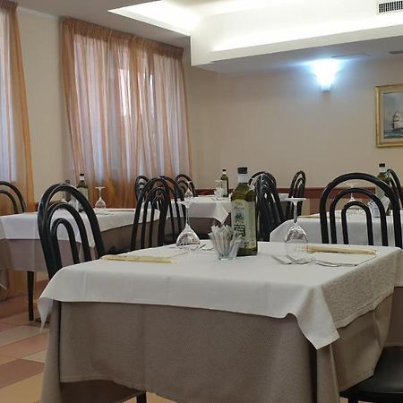 Albergo Ristorante Il Delfino Novare Extérieur photo