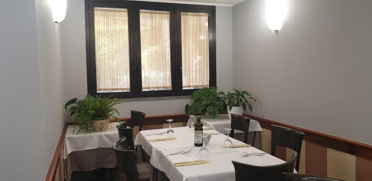 Albergo Ristorante Il Delfino Novare Extérieur photo