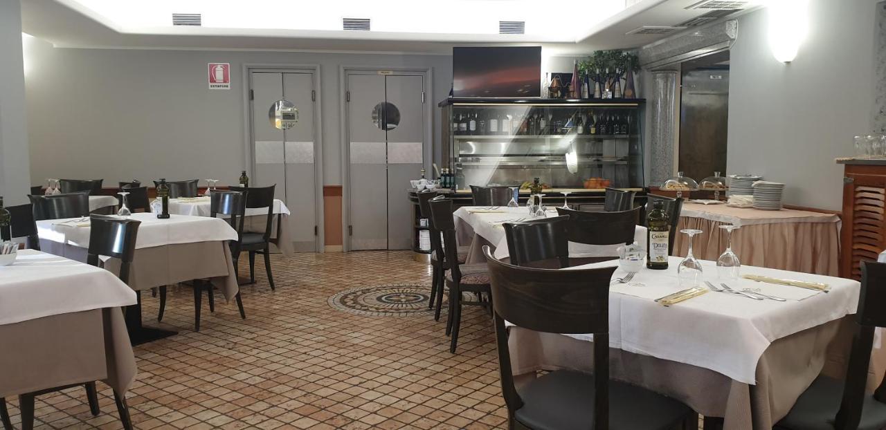 Albergo Ristorante Il Delfino Novare Extérieur photo