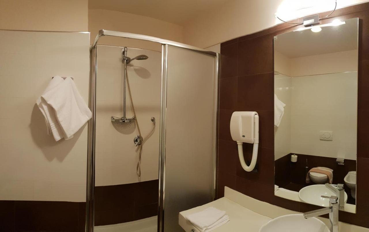Albergo Ristorante Il Delfino Novare Extérieur photo