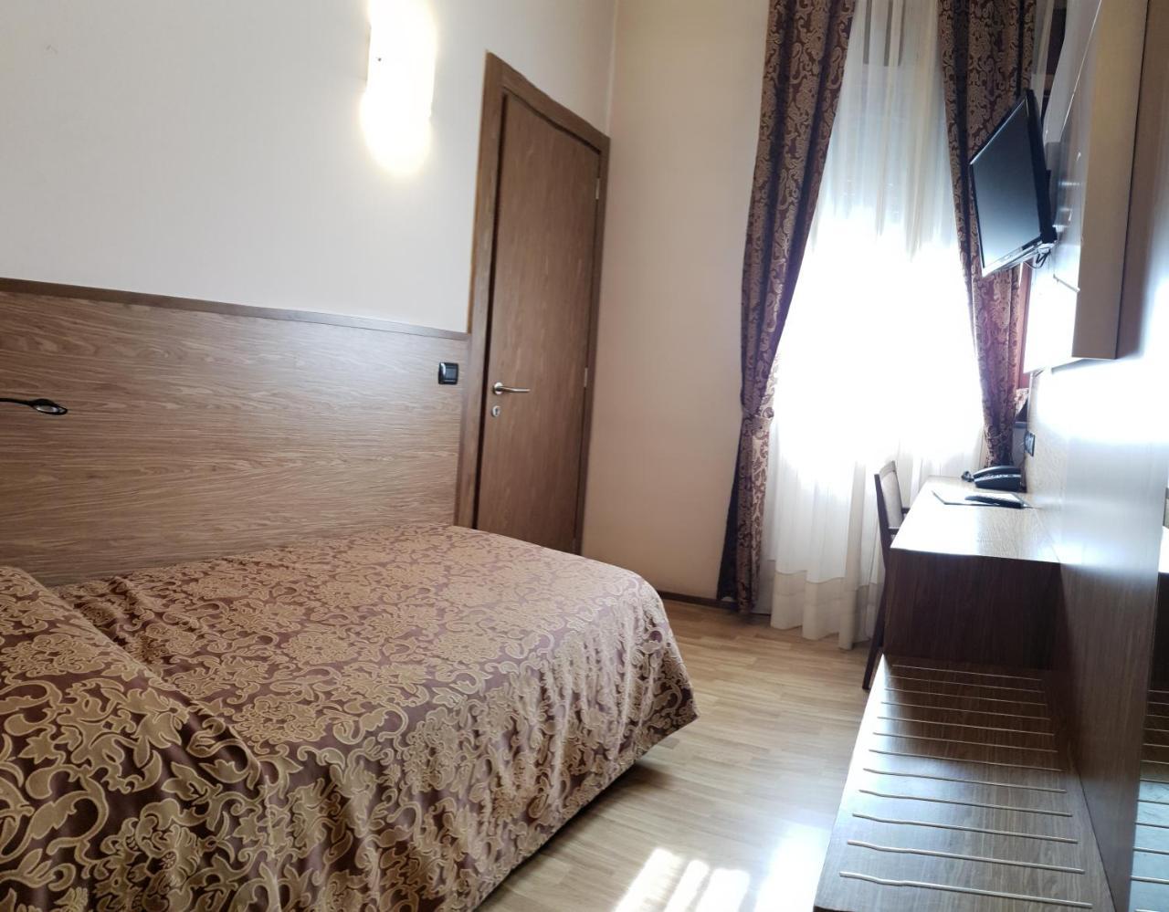 Albergo Ristorante Il Delfino Novare Extérieur photo